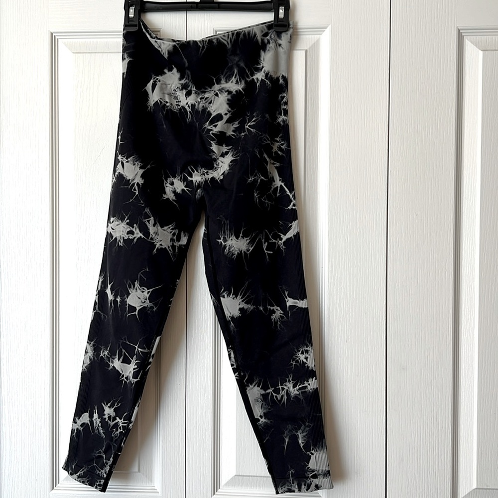 Women Tight Fit Leggings Walking Tie Dye Black and Gray SZ XL New